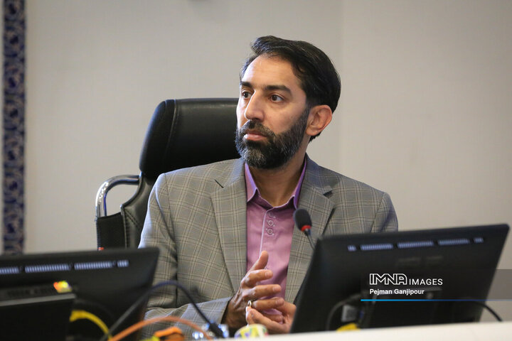 افزایش مراجعه شهروندان به بازارهای کوثر اصفهان؛ خدمات کالا برگ بدون مشکل ادامه دارد