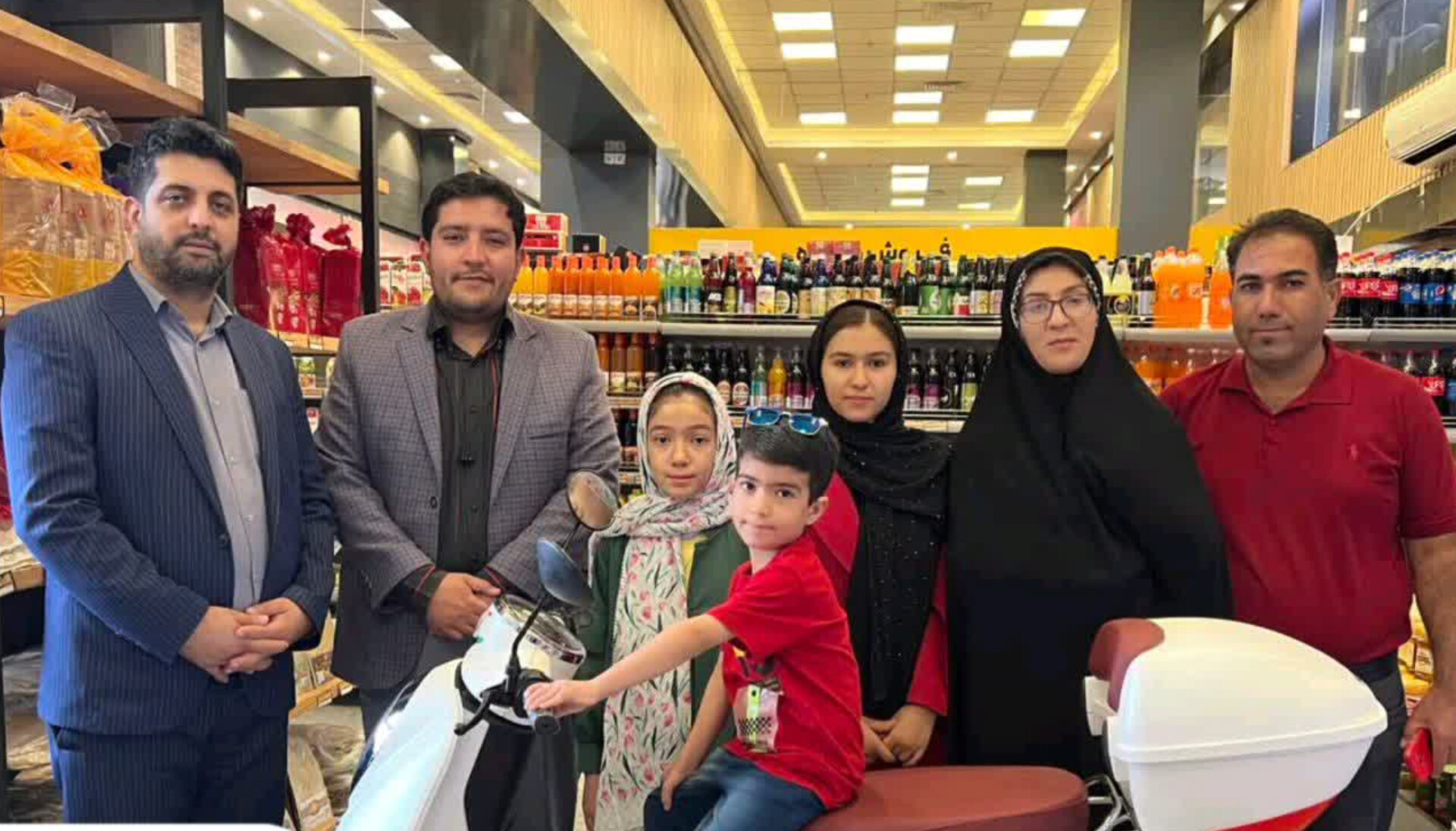 ۱۲ عدد موتورسیکلت برقی به برندگان جشنواره عیدتاعید ۷ تحویل شد