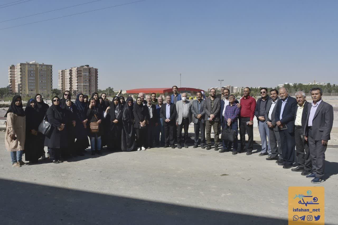 دور اصفهان در ۸۰ روز در ایستگاه چهل‌وپنجم